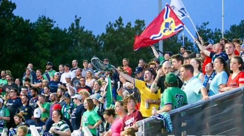 Fans-with-Flags07-11-2015-1024x682_opt (1)